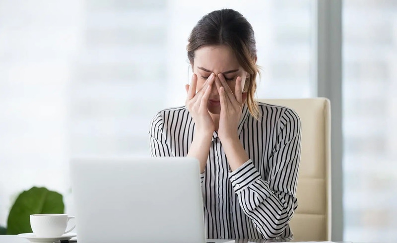 Khô Mắt Khi Làm Việc Máy Tính Phải Làm Sao? [Bí Quyết Hay]