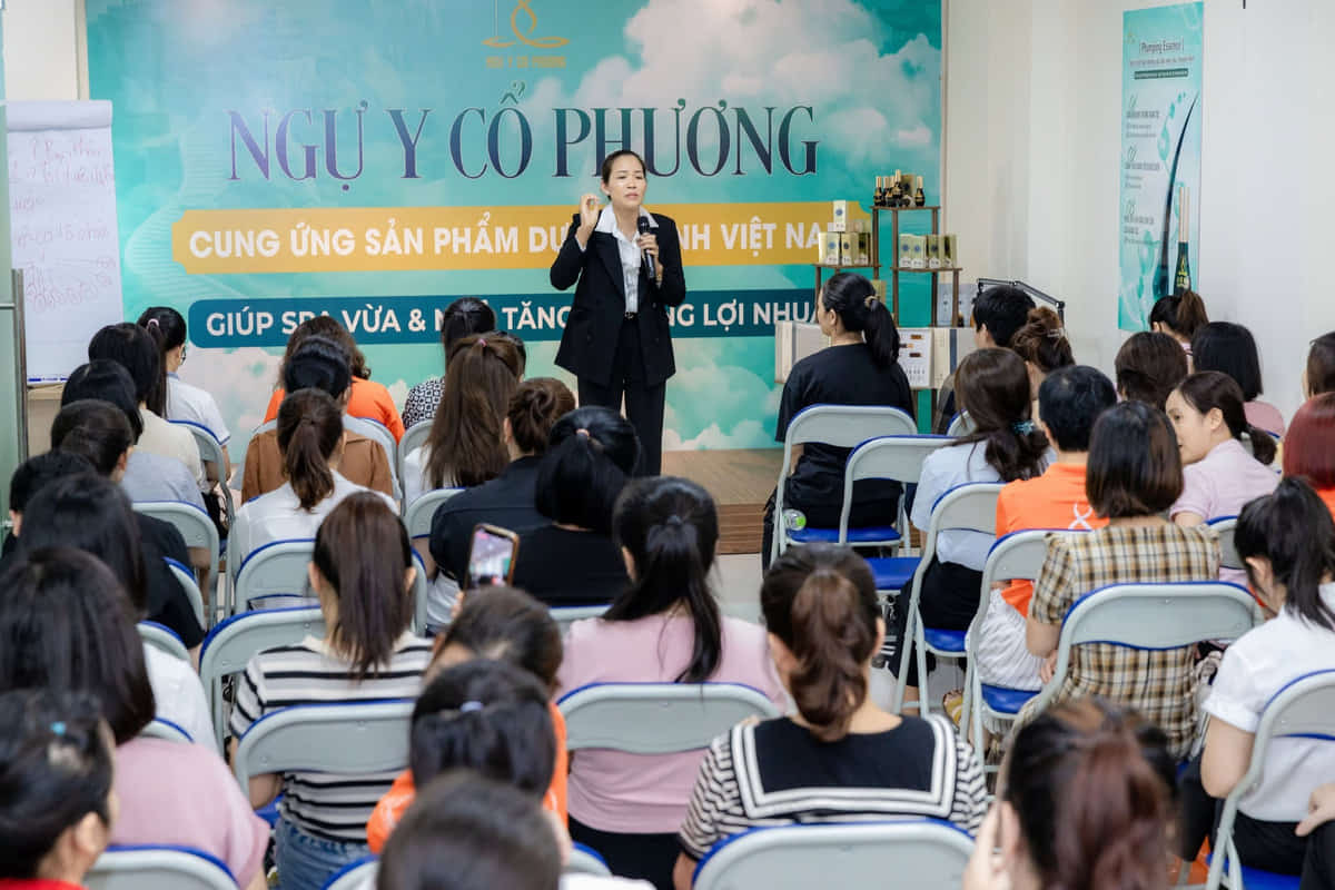 Ai nên học khóa học chăm sóc dưỡng sinh vùng mắt?